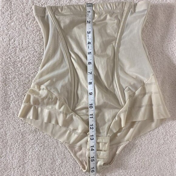 5/$25 Maidenform beige shapewear panties S - Picture 4 of 9